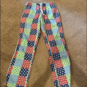 Vineyard vines Christmas patterned pants